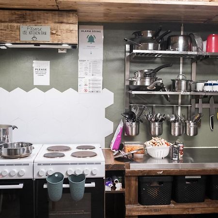 Bostad Furu Hostel & Cafe מראה חיצוני תמונה