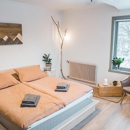 Bostad Furu Hostel & Cafe מראה חיצוני תמונה
