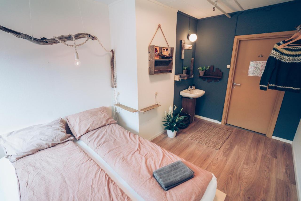 Bostad Furu Hostel & Cafe מראה חיצוני תמונה