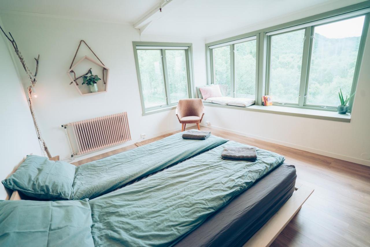 Bostad Furu Hostel & Cafe מראה חיצוני תמונה