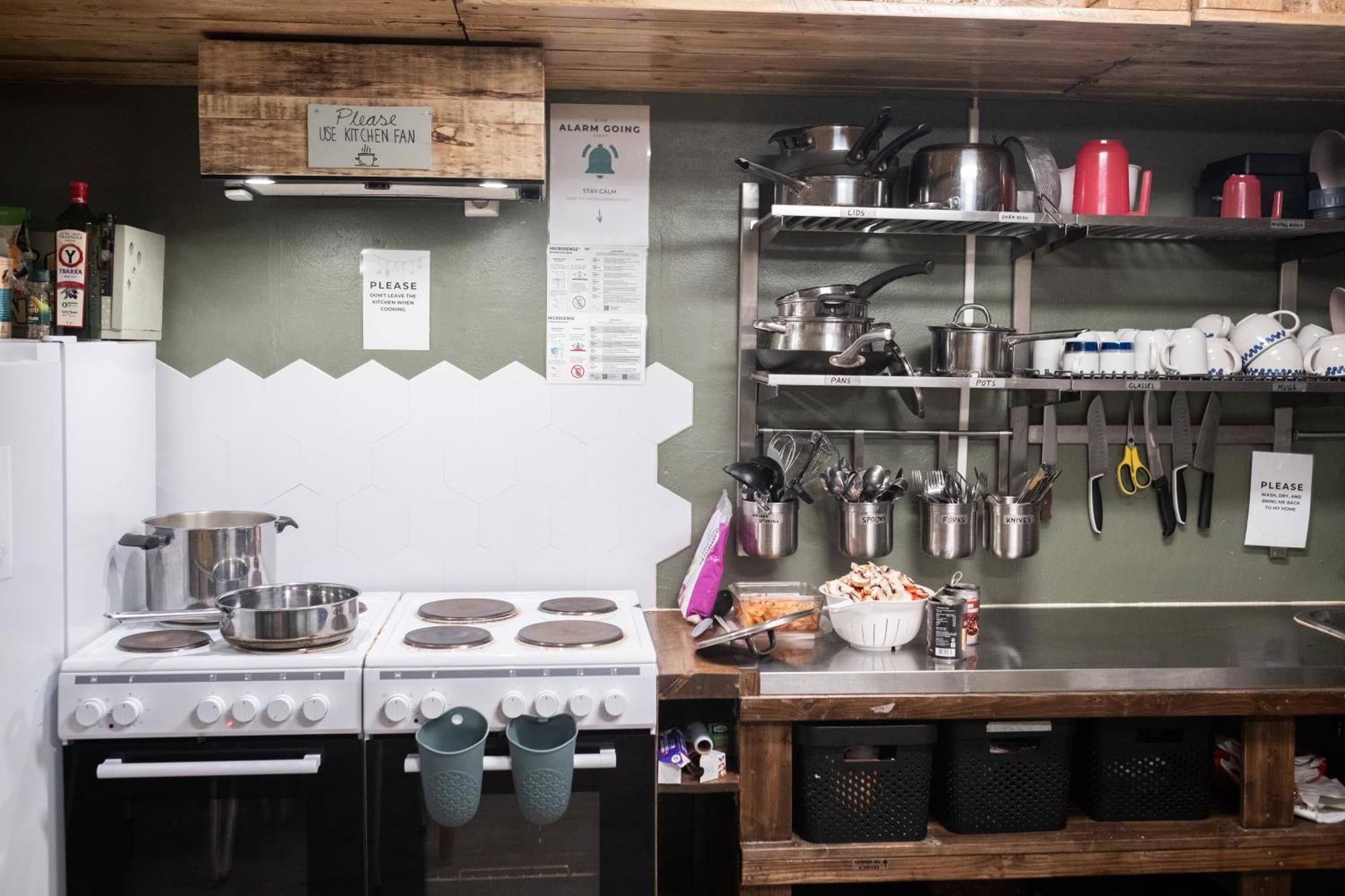 Bostad Furu Hostel & Cafe מראה חיצוני תמונה